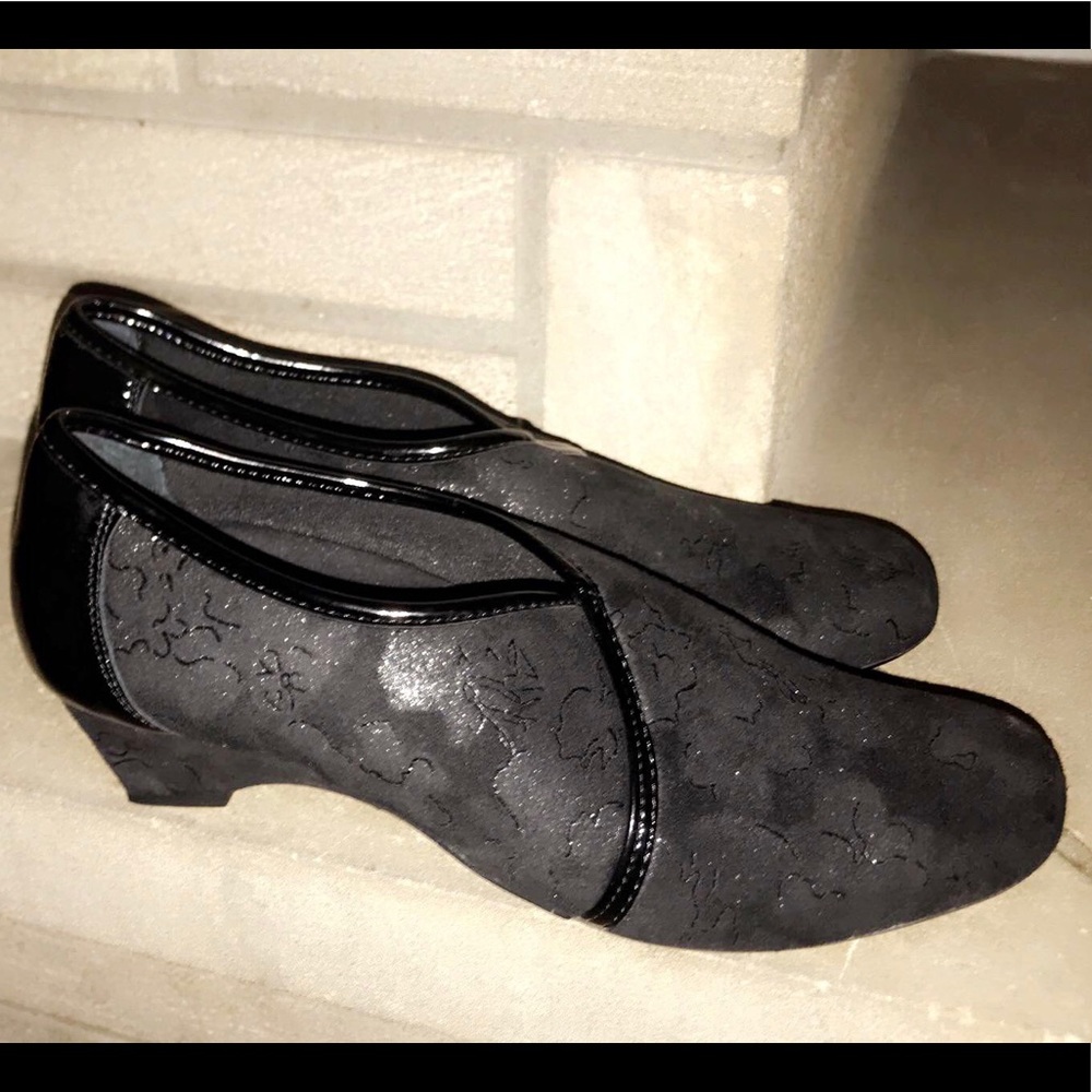 Women’s Fashionable Comfort Black Paisley Heel